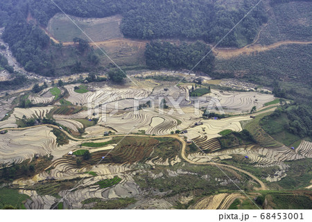 Beautiful terraced rice field in water pulling 68453001