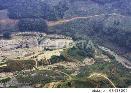 Beautiful terraced rice field in water pulling 68453002