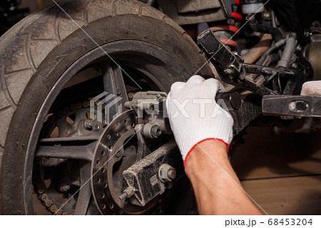 The process of replacing brake pads on a 68453204