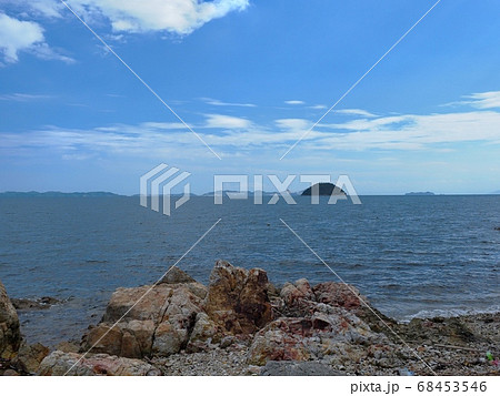 相生湾の西側坪根の海岸から見る播磨灘の風景 相生湾の西側坪根の海岸から見る播磨灘の風景 68453546