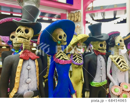 ハロウィン メキシコ死者の日 ガイコツ人形の写真素材 [68454065] - PIXTA