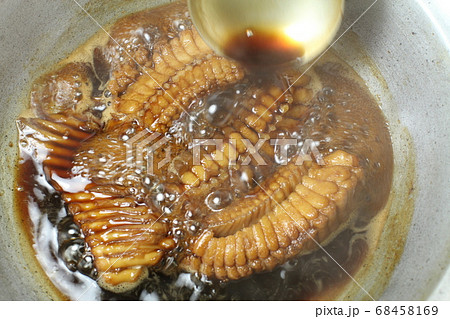 煮魚、かすべの煮つけ、調理シーン 68458169