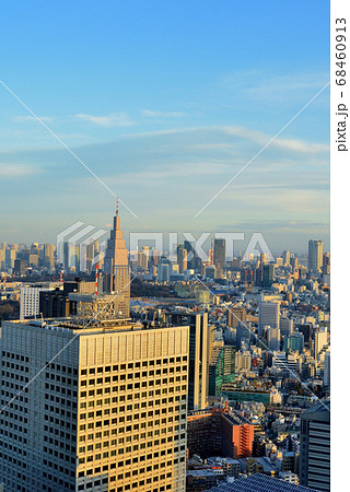 東京都庁から都市の夕景 68460913