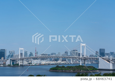 お台場から見るレインボーブリッジと東京都心の風景 68463741