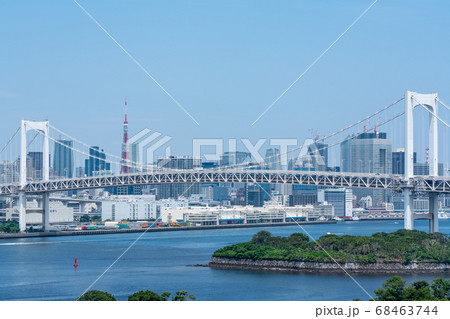 お台場から見るレインボーブリッジと東京都心の風景 お台場から見るレインボーブリッジと東京都心の風景 68463744