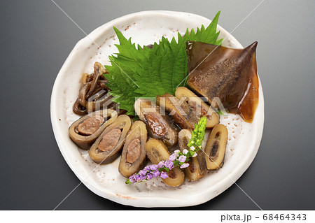 真イカの沖漬け　イカのルイベ料理の皿盛り 68464343