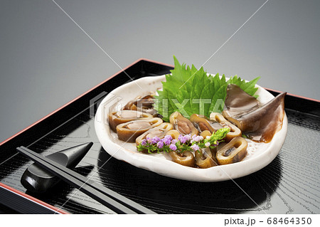 真イカの沖漬け イカのルイベ料理の皿盛り 真イカの沖漬け イカのルイベ料理の皿盛り 68464350