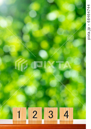 数字と緑背景 数字と緑背景 68464744
