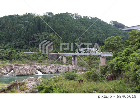 木曽川と東雲橋（岐阜県恵那市） 68465619