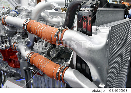 大型トラックのエンジン 大型トラックのエンジン 68466563