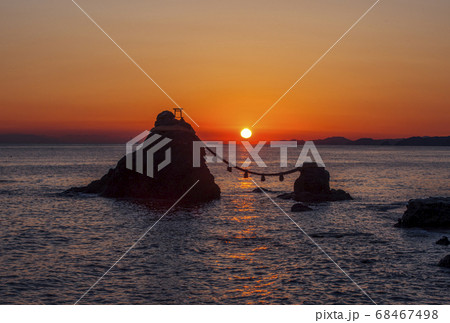伊勢二見の夫婦岩 夫婦岩の日の出 二見浦朝日の風景 伊勢志摩観光スポット 伊勢二見の夫婦岩 夫婦岩の日の出 二見浦朝日の風景 伊勢志摩観光スポット 68467498