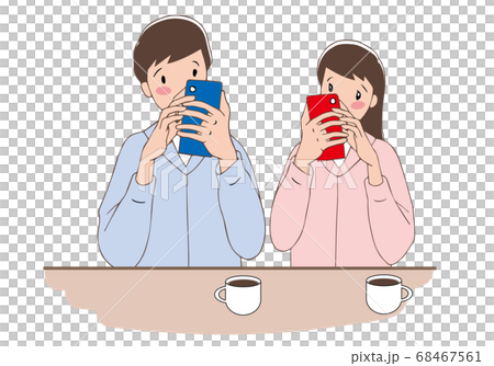 スマホを見る男女 68467561
