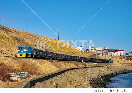 海岸を走る石炭列車 2019年に廃線 海岸を走る石炭列車 2019年に廃線 68469202