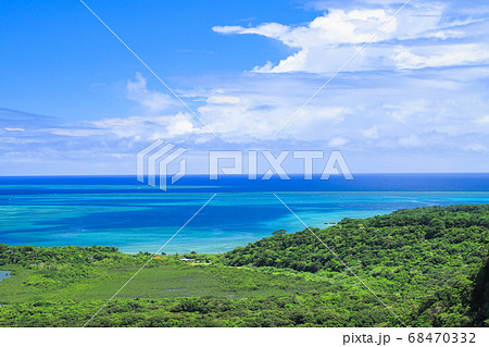ピナイサーラの滝 滝上から望む絶景 西表島 ピナイサーラの滝 滝上から望む絶景 西表島 68470332