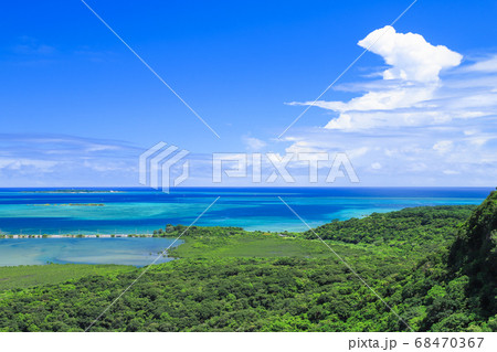 ピナイサーラの滝 滝上から望む絶景 西表島 ピナイサーラの滝 滝上から望む絶景 西表島 68470367
