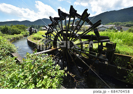 水車の回る田園風景 兵庫県神河町新野地区の写真素材