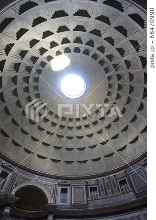 世界遺産の街並み・イタリア・ローマ・パンテオンの天蓋 68470990