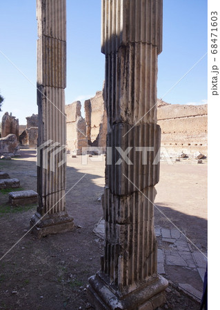 世界遺産の街並み・イタリア・チボリ・びっらアドリアー 68471603