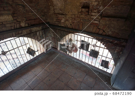 世界遺産の街並み・イタリア・シエナのマンギアの塔の階段室 68472190