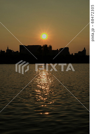 多摩川の夕陽(2) 68472305