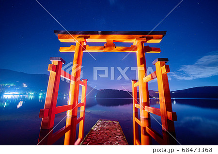 箱根神社_平和の鳥居の夜景_No2 箱根神社_平和の鳥居の夜景_No2 68473368