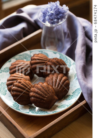 チョコレートマフィン 68474174