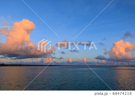 宮古島_夏雲の夕焼け(積雲) 宮古島_夏雲の夕焼け(積雲) 68474219