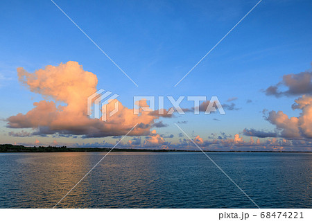 宮古島_夏雲の夕焼け(積雲) 宮古島_夏雲の夕焼け(積雲) 68474221