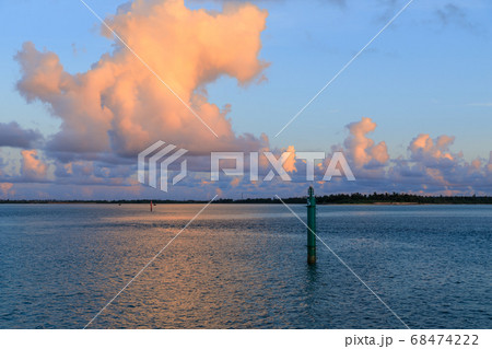 宮古島_夏雲の夕焼け（積雲） 68474222