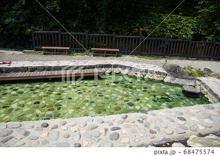 日本一の湧出量を誇る「草津温泉」　標高1200mに広がる山の中の温泉 68475574