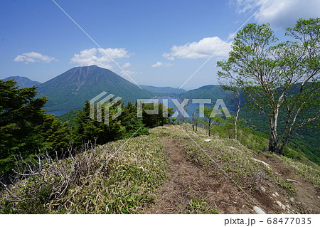 阿世潟峠から社山への登山道から中禅寺湖方面を見る 阿世潟峠から社山への登山道から中禅寺湖方面を見る 68477035