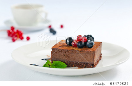 Chocolate cake with berries Chocolate cake with berries 68479325