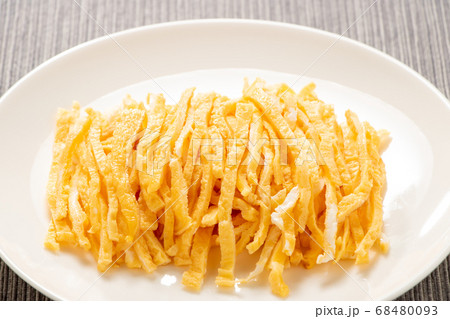 錦糸卵 薄焼き卵を細切りにしたもの の写真素材