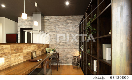 リビング ハンドメイドのお洒落なカウンターと本棚の写真素材 リビング ハンドメイドのお洒落なカウンターと本棚の写真素材