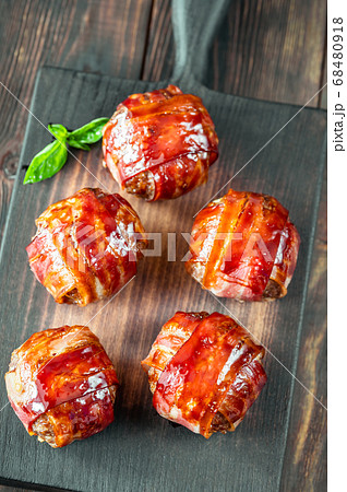 Bacon wrappped meatballs 68480918