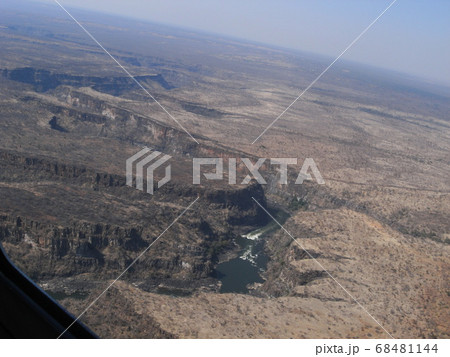 空から見たヴィクトリアの滝周辺の大地 68481144