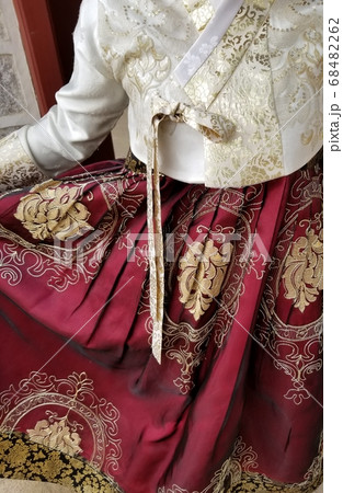 赤色の韓服 68482262
