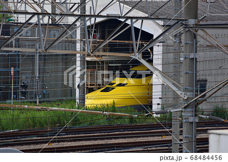 大井車両基地の専用庫に格納されているドクターイエロー 68484456