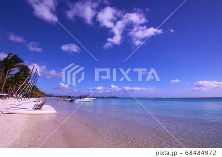 モーリシャスのきれいな青い海 Beautiful Beach in Mauritius モーリシャスのきれいな青い海 Beautiful Beach in Mauritius 68484972