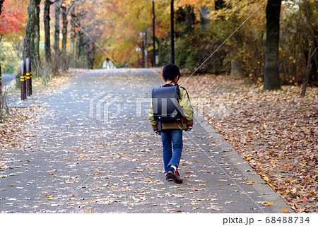 小学生の通学路 68488734