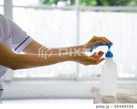 看護師の手指消毒イメージ 68489569