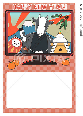 年賀状素材 モニター越しの牛 赤背景 挨拶 年賀状素材 モニター越しの牛 赤背景 挨拶 68491019