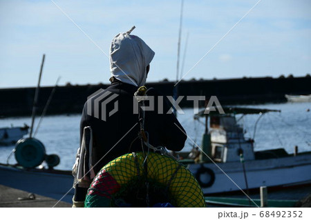 海女と相差漁港 68492352