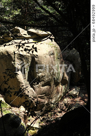 石屋形羅漢山磨崖仏. 68492999