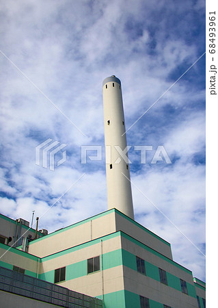 青空と清掃工場 68493961