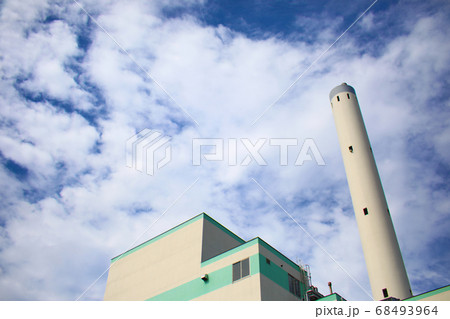 青空と清掃工場 68493964