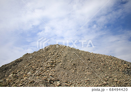 砂利の山 砂利の山 68494420
