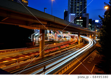 東京　青山通り赤坂見附付近の夜景 68495380