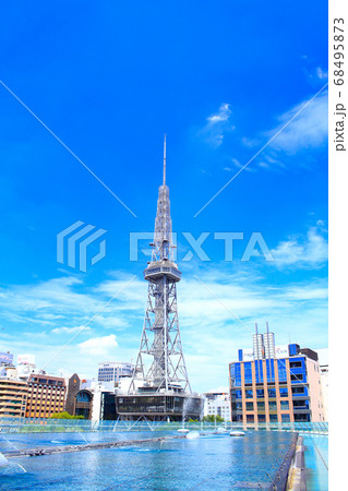 名古屋市、テレビ塔と水の宇宙船の風景 68495873