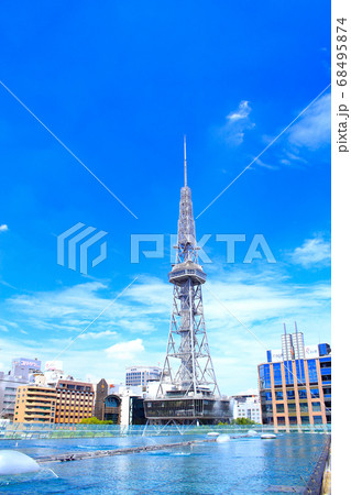 名古屋市、テレビ塔と水の宇宙船の風景 68495874